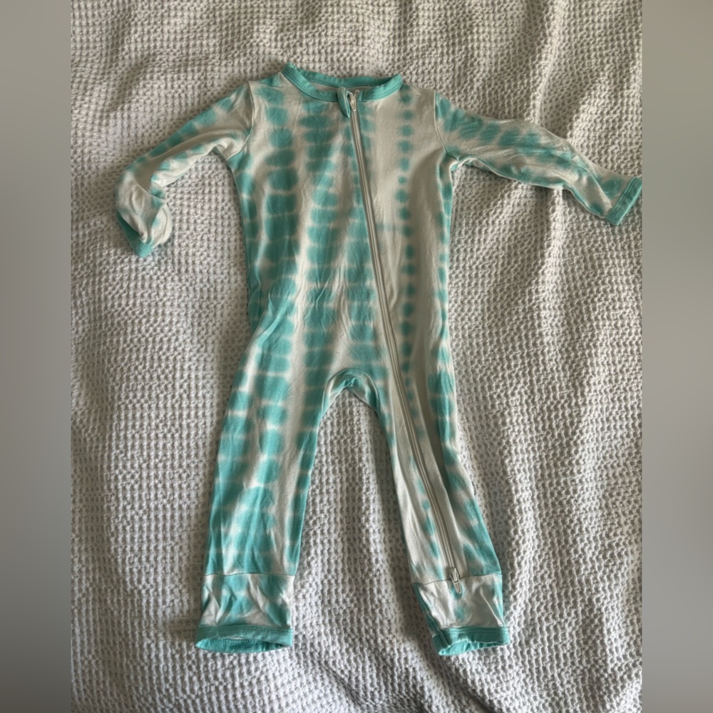 Like new Kyte baby Robin rip tide zipper romper 6-12 months.